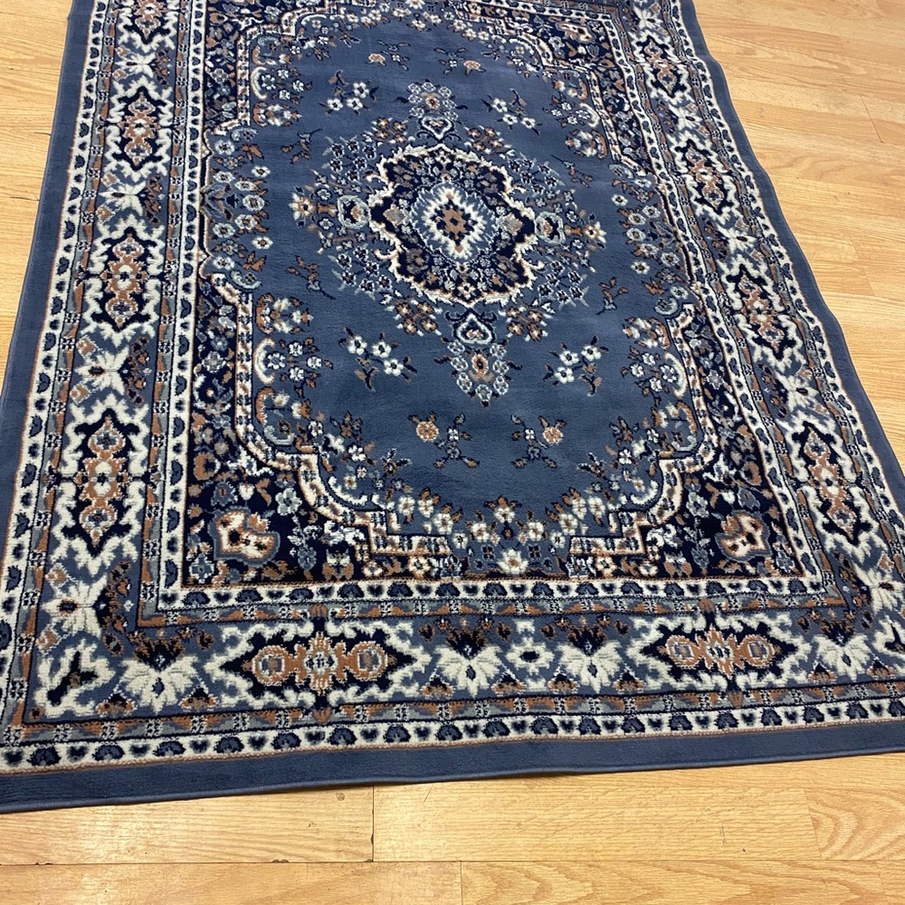 Turkish rug - Picture 2 of 3